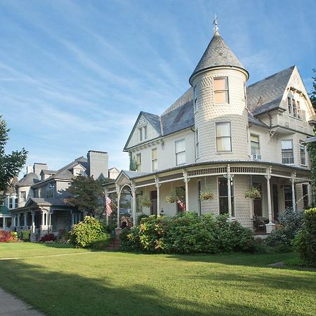 10 Clarke Bed & Breakfast เฟรเดอริก ภายนอก รูปภาพ