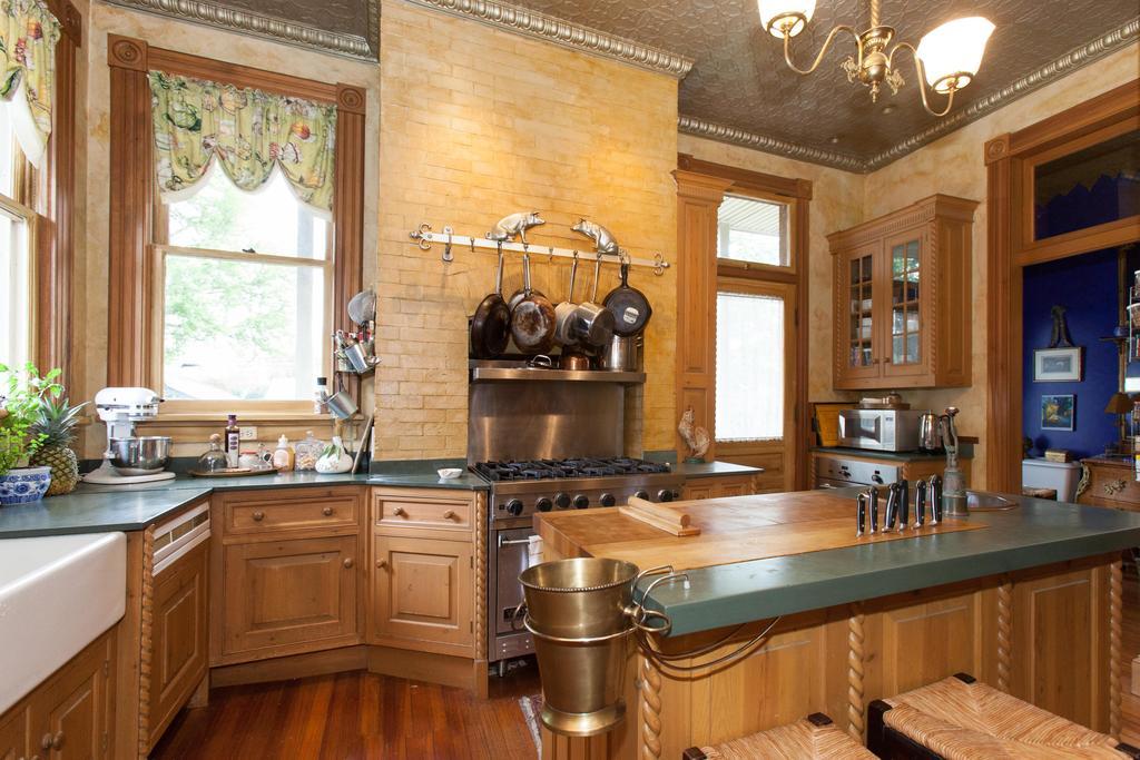 10 Clarke Bed & Breakfast เฟรเดอริก ภายนอก รูปภาพ