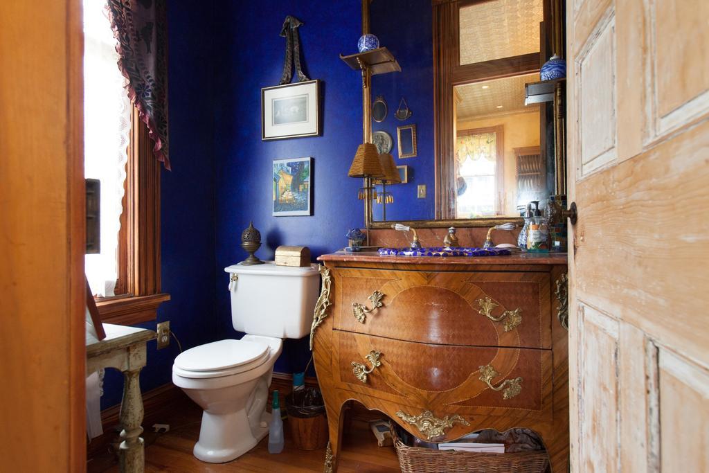 10 Clarke Bed & Breakfast เฟรเดอริก ภายนอก รูปภาพ