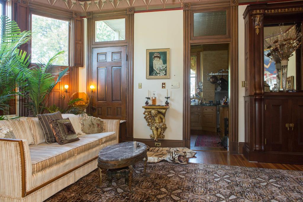 10 Clarke Bed & Breakfast เฟรเดอริก ภายนอก รูปภาพ