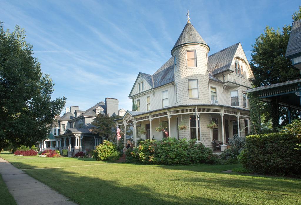10 Clarke Bed & Breakfast เฟรเดอริก ภายนอก รูปภาพ