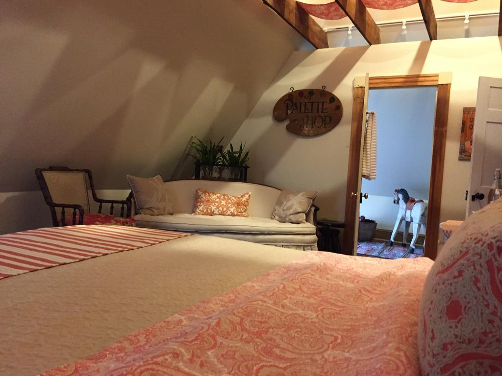 10 Clarke Bed & Breakfast เฟรเดอริก ภายนอก รูปภาพ
